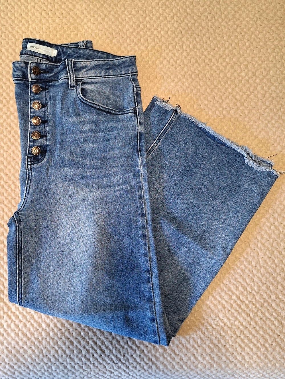 NWOT TNR Highest Rise Wide Leg Crop | Raw Hem | 90.5% Cotton| Med Wash | Size 31
